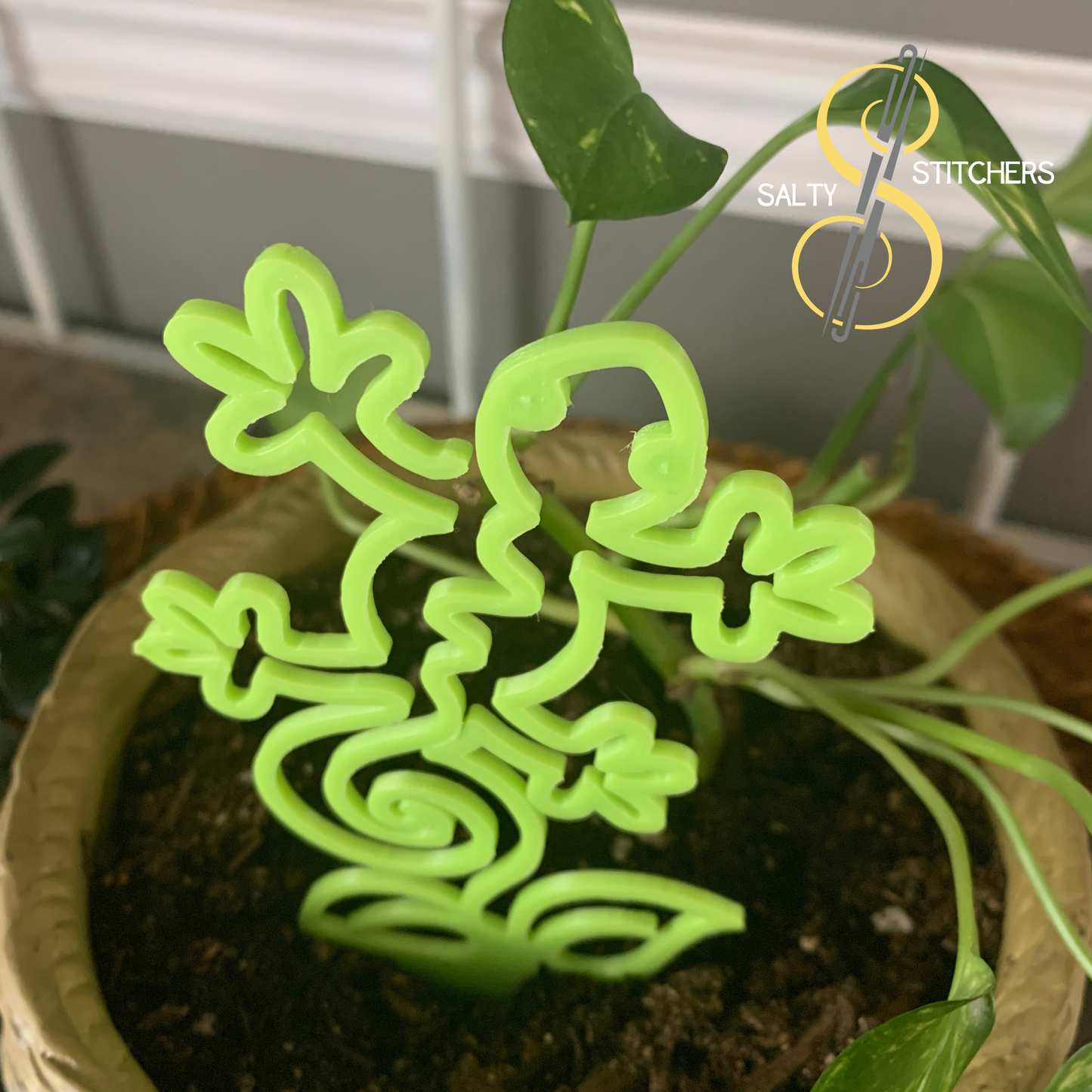 Green Lizard Plant Pal 3d Printed Indoor Trellis | More Heart Studio