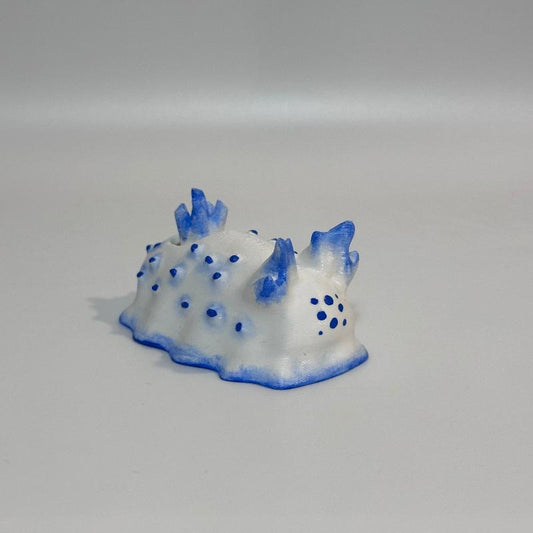 O37 White Blue Sea Bunny Ocean